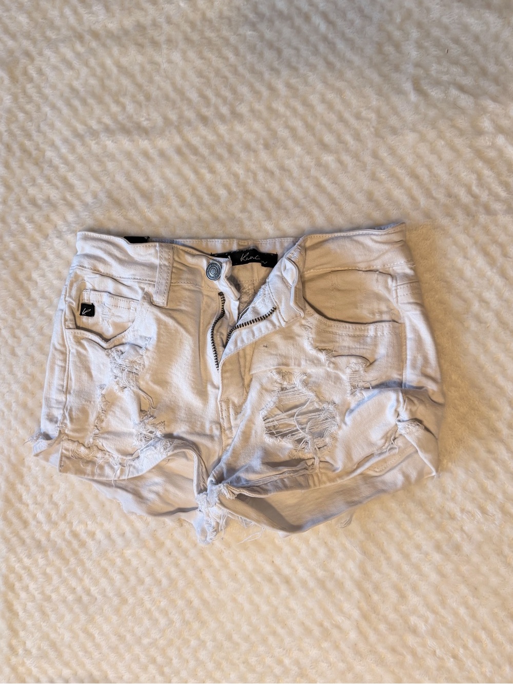 KanCan Los Angeles White Distressed Denim Shorts | Size 24